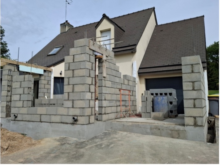 Elévation des murs en parpaing - Constructions 35 Guignen